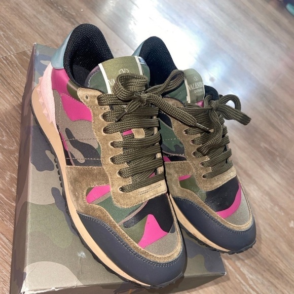 Valentino Garavani Sneakers - Picture 3 of 8